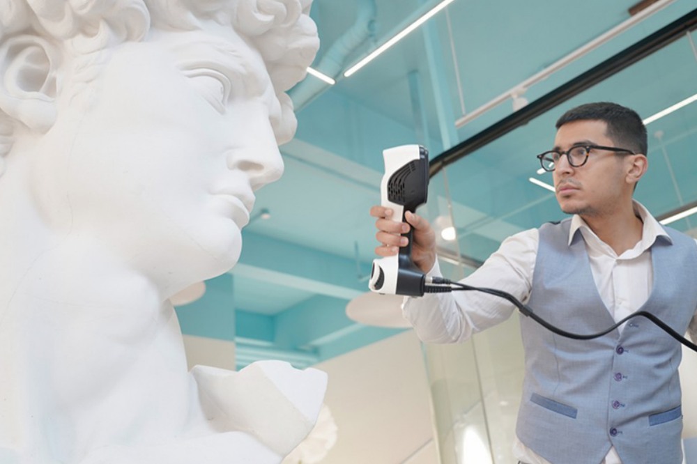 思看（kàn） iReal 2E 手持式彩色（sè）三維掃描儀